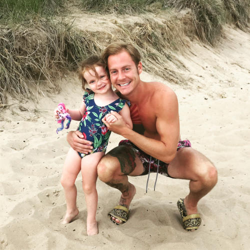 Ryan Eagle is enjoying his beach life with his baby girl.